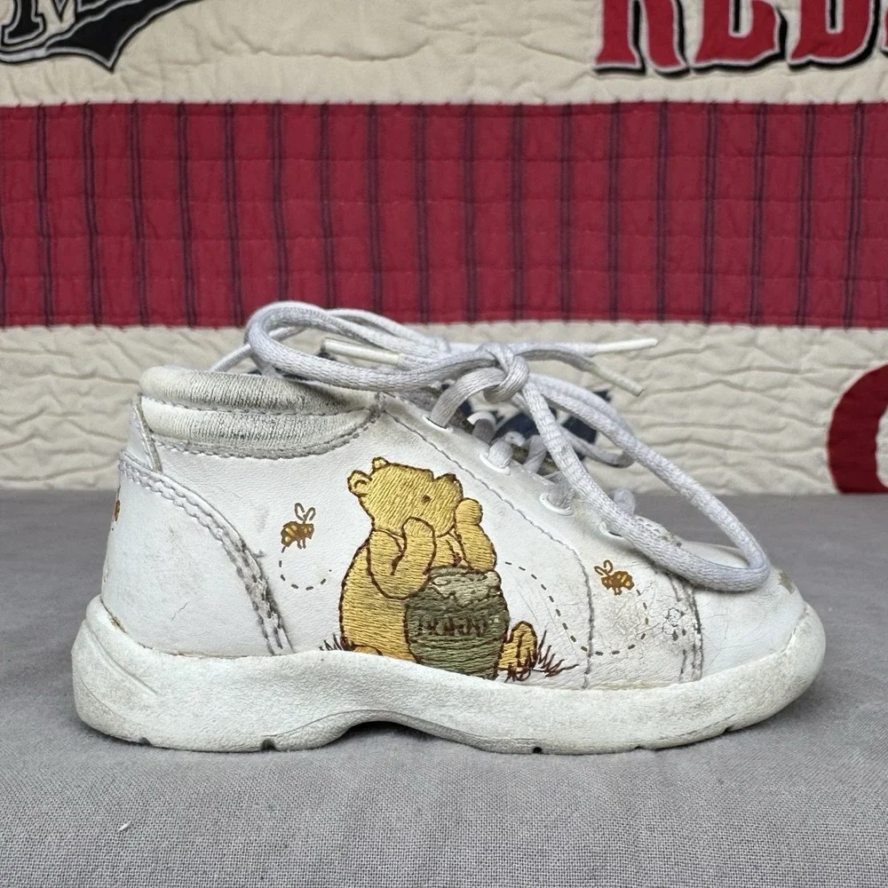 Size 5c - Vintage Y2K Classic Pooh‎ Tennis Shoes